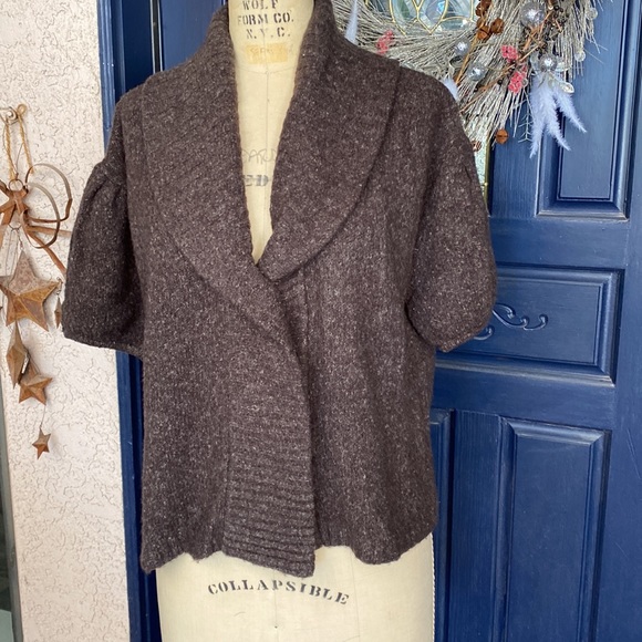 BCBG MaxAzria Cozy Soft Short Sleeve Sweater Cape Relaxed Fit Light Brown Urban - Picture 2 of 10
